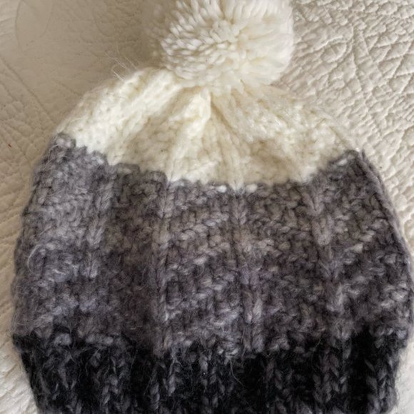 Gap Knit Hat - Gray/Blk/Wht + Pom - Picture 2 of 7